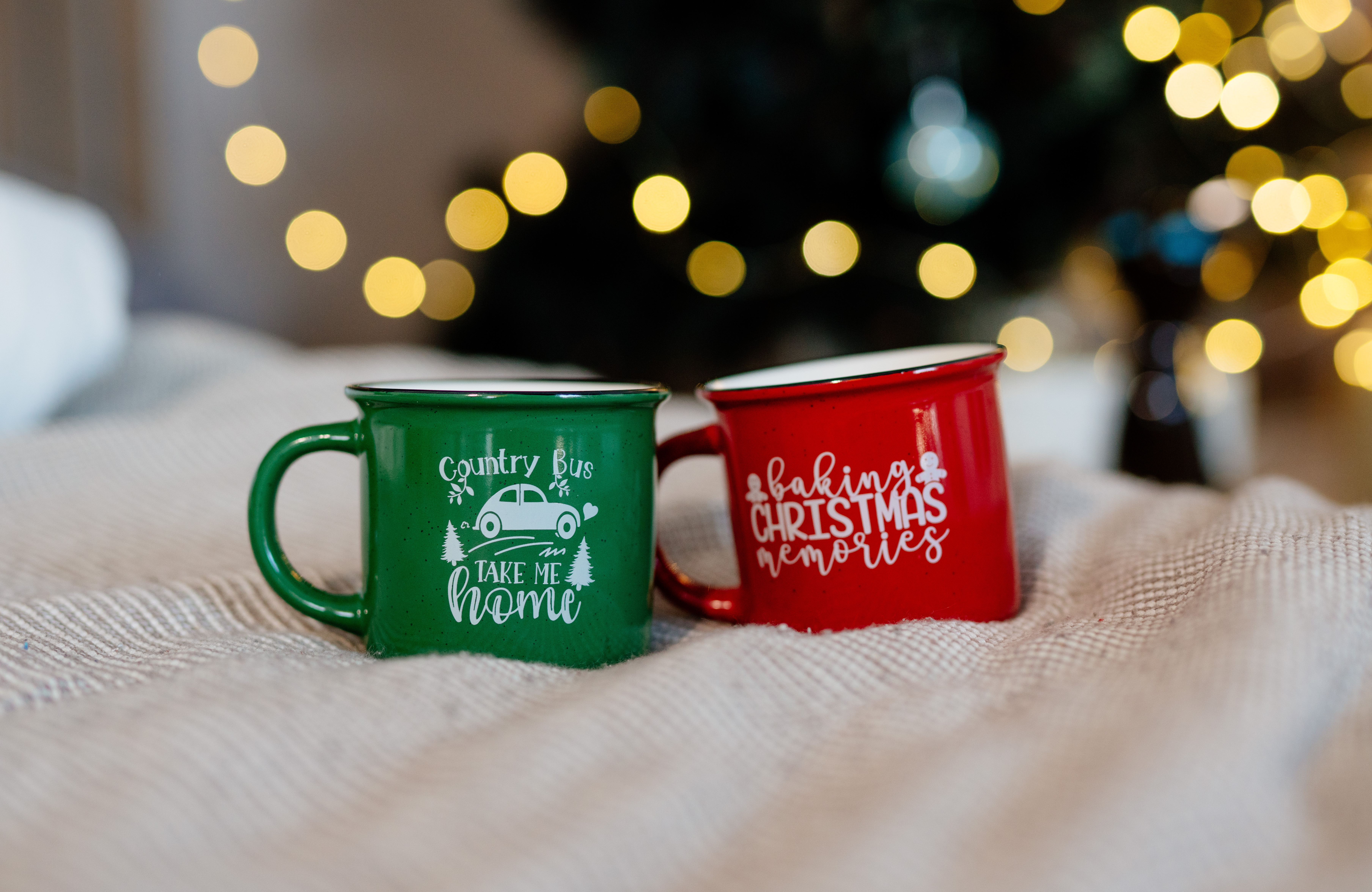 Mugs with a Christmas print.